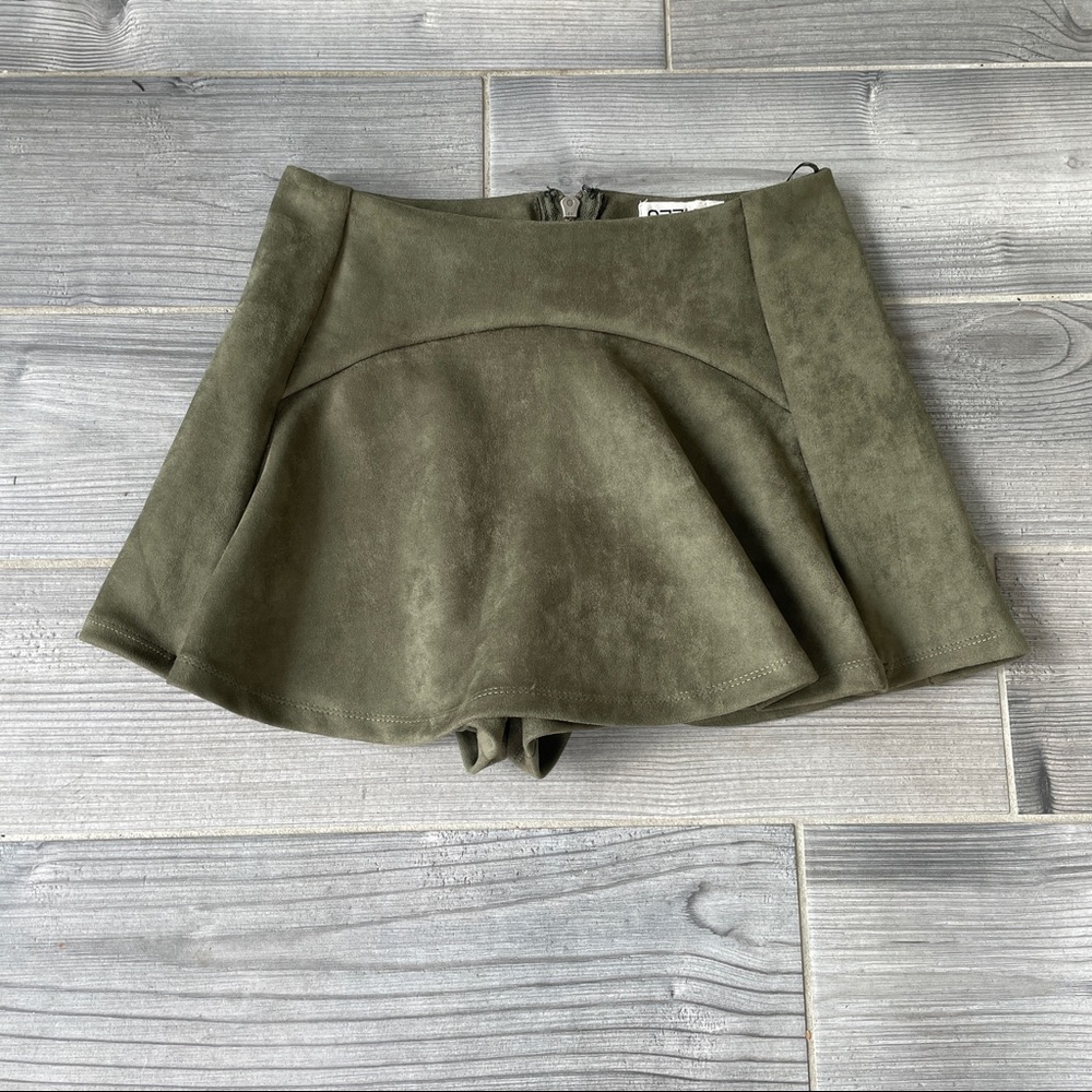 FAUX SUEDE OLIVE SKORT